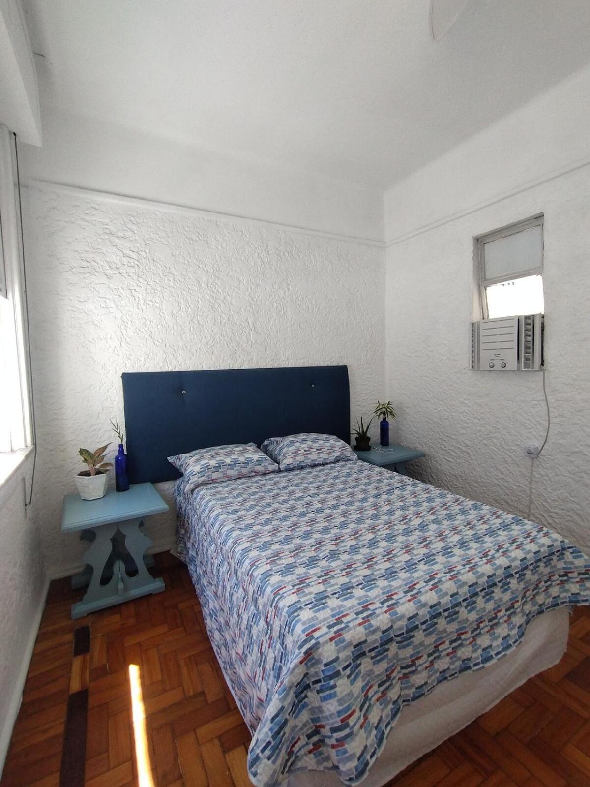 Apartamento 1 Com Sala E Varanda Espacosa