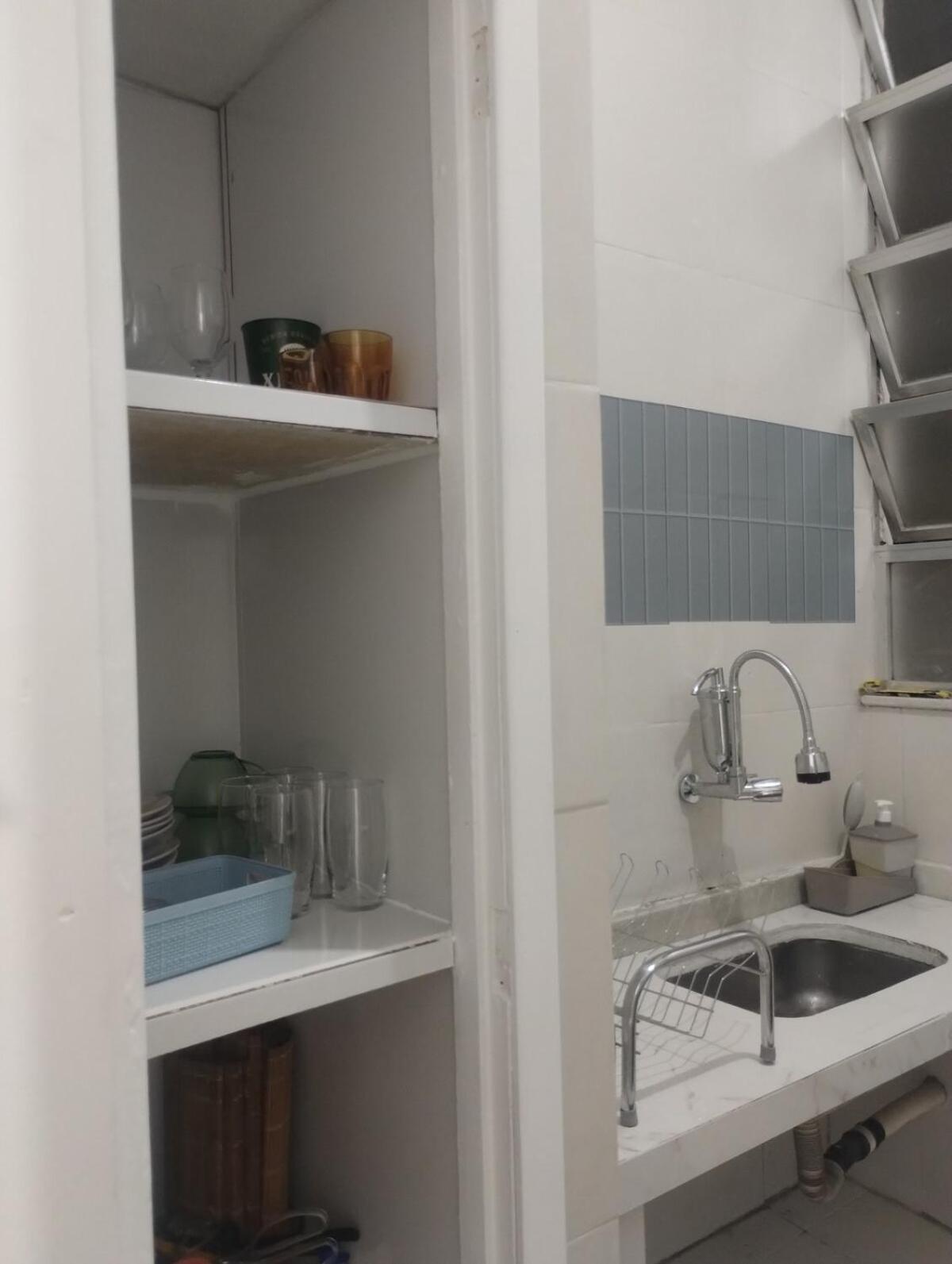 Apartamento 1 Com Sala E Varanda Espacosa